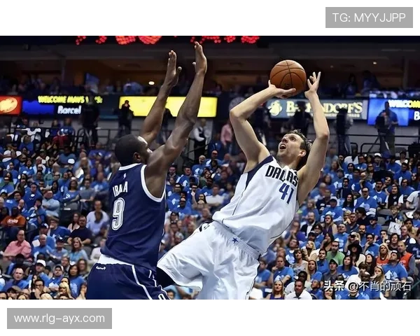 巴恩斯篮板防守统治内线成关键支点助球队稳住胜局表现出色